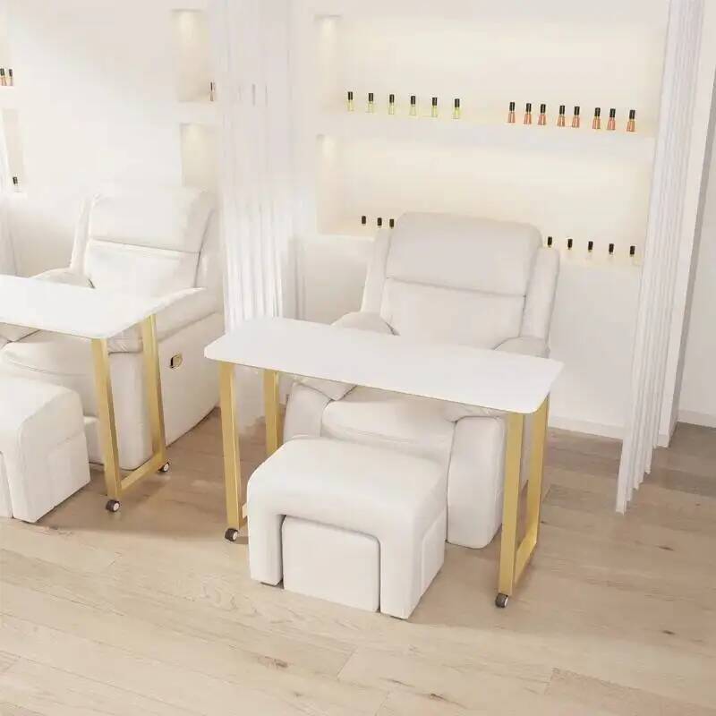 Makeup Beauty Lounge - طاولات أظافر عصرية بتصميم أنيق، طاولات