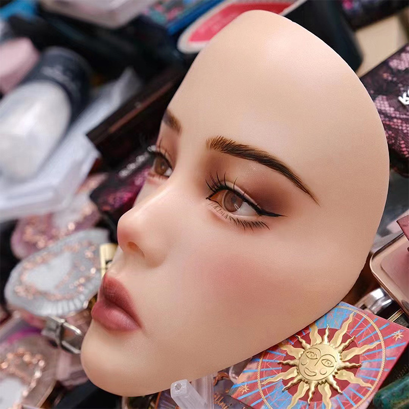 لوحة تدريب مكياج سيليكون قابلة - مراجعة Beauty Makeup Training وسعره